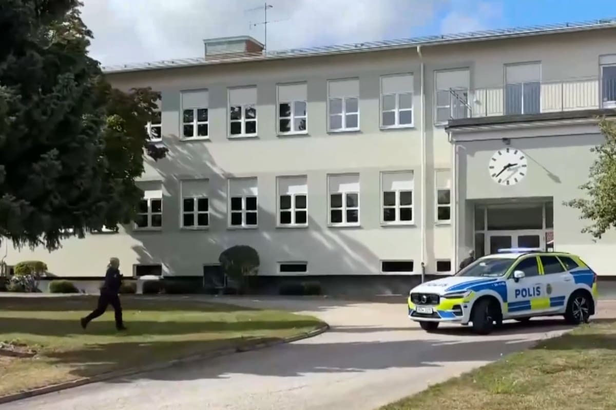 Hombre entró a una escuela y atacó a varios menores con una espada: varios heridos, dos de gravedad