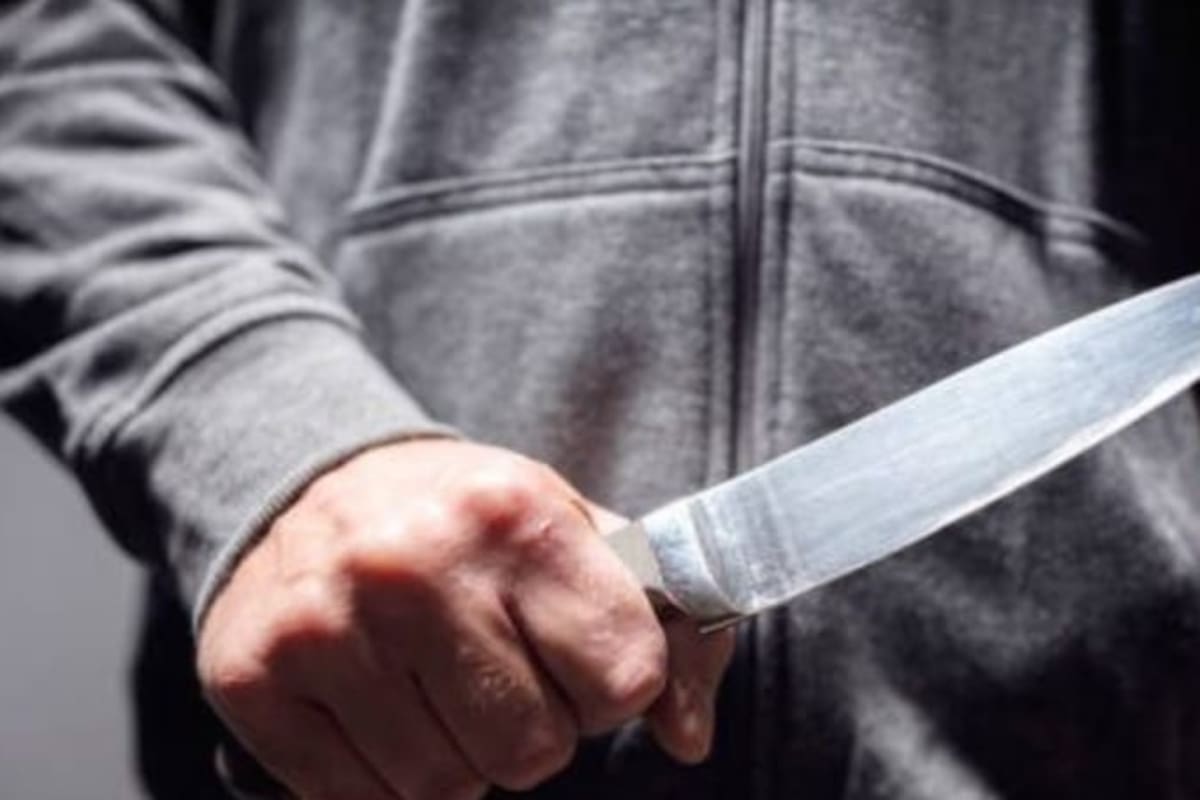 ¡Atroz! Joven, de 22 años, apuñaló a su padre que iba a ver el partido de Colombia