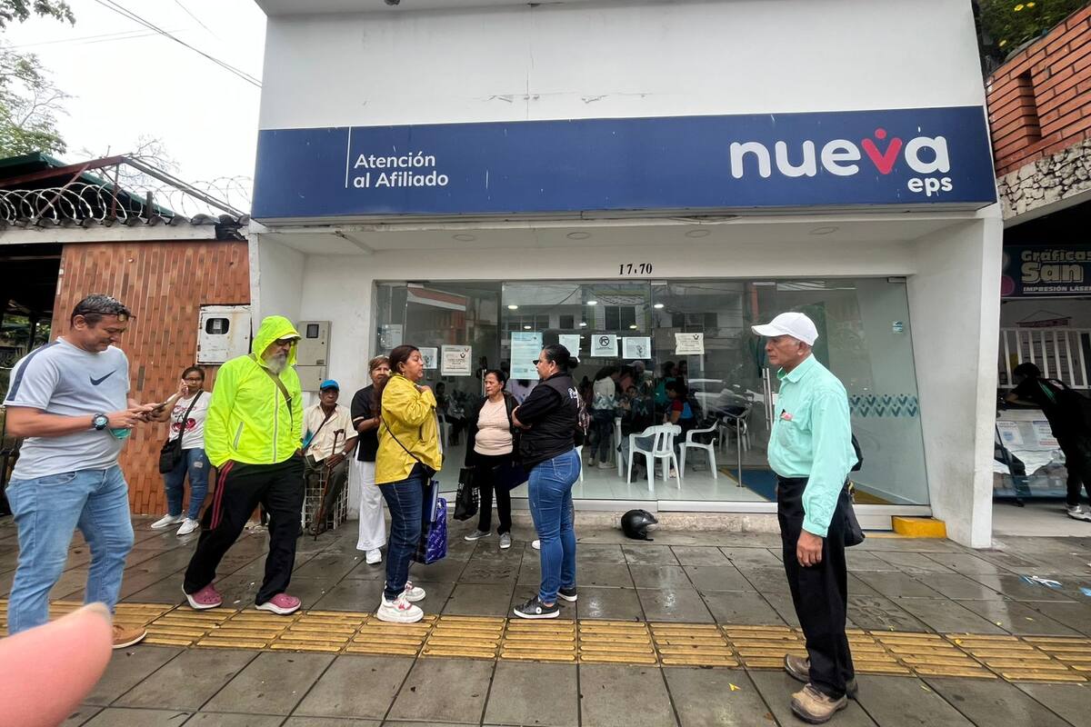 Defensoría alerta crisis en Nueva EPS por largas filas y medicinas