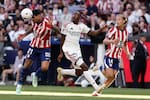 Atlético de Madrid aterriza al Real Madrid en la Liga de España