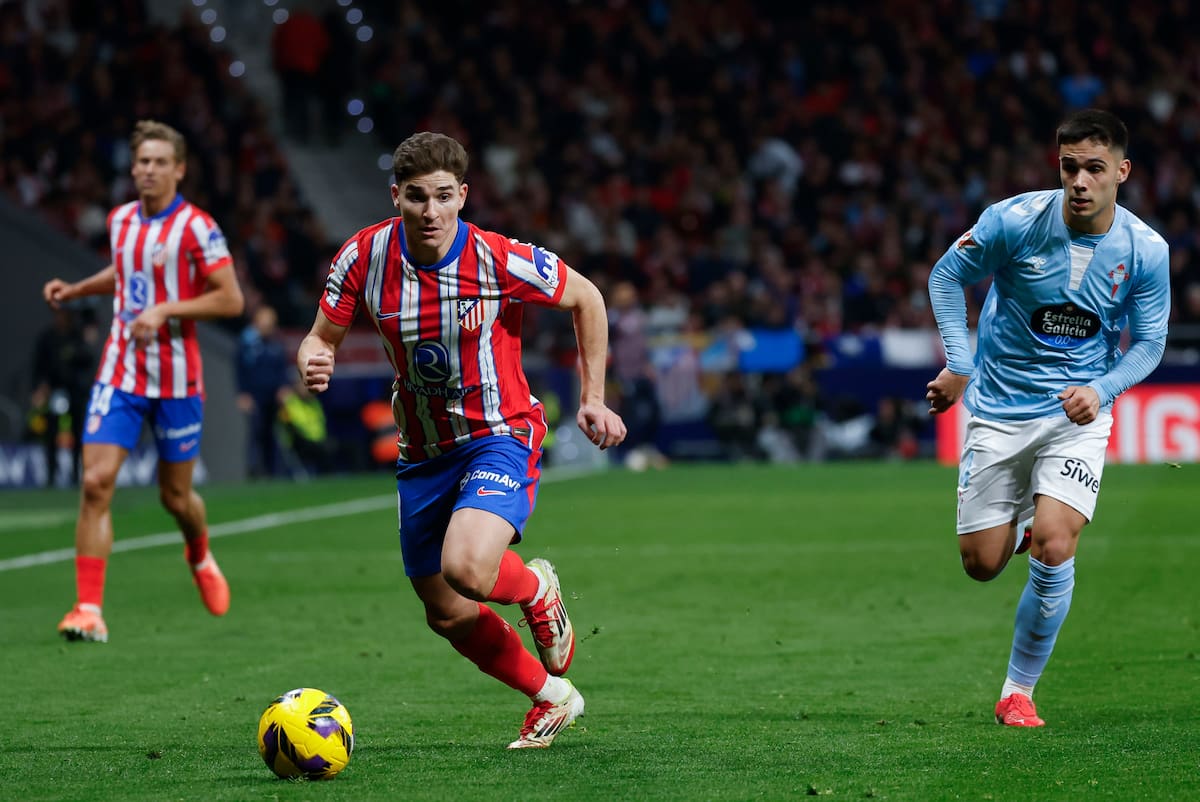 Atlético de Madrid quiere mantener la tercera posición en España. Celta de Vigo sueña con competencias europeas. //EFE