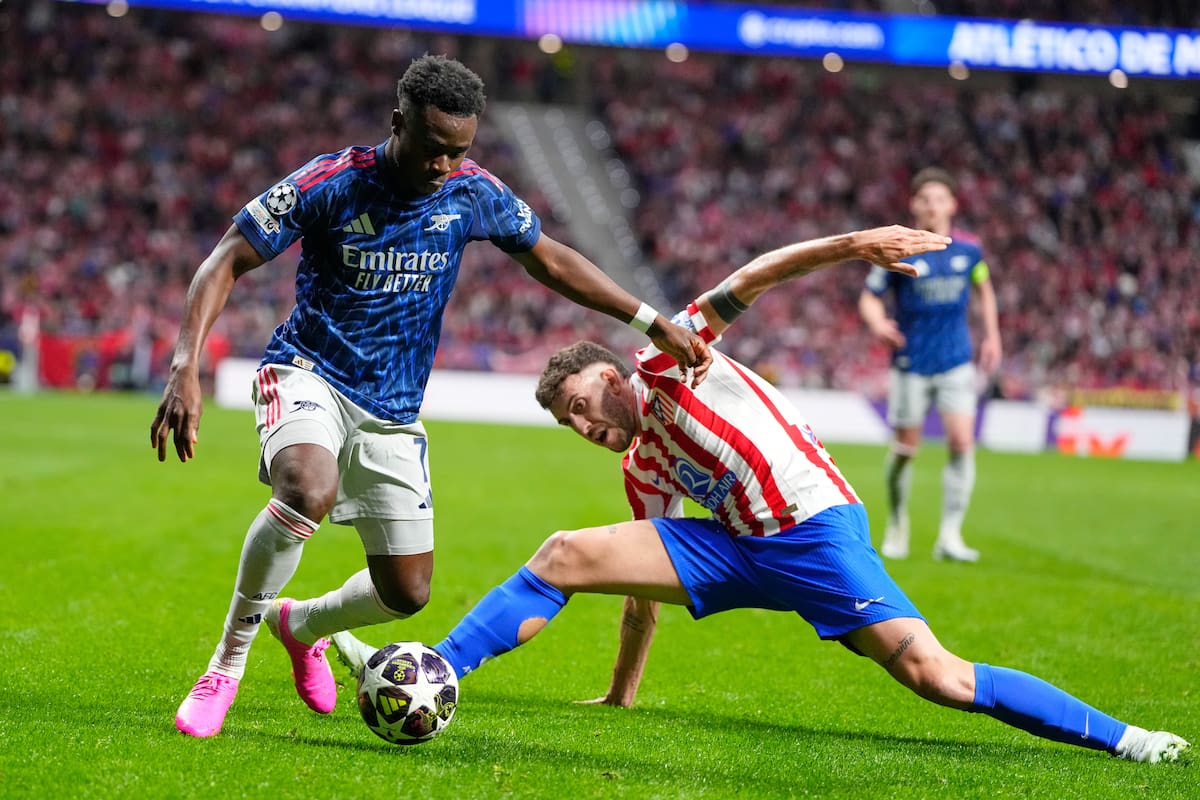 Bukayo Saka y Matteo Ruggeri se volverán a medir en el duelo por semifinales vuelta en la Champions League entre Arsenal y Atlético Madrid. //Foto, AP: José Breton