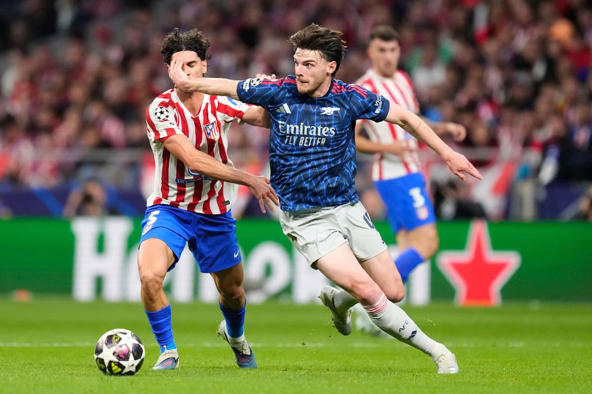 Declan Rice espera aguantar las ofensivas del Atlético Madrid en la medular del Arsenal. //Foto, AP: José Breton