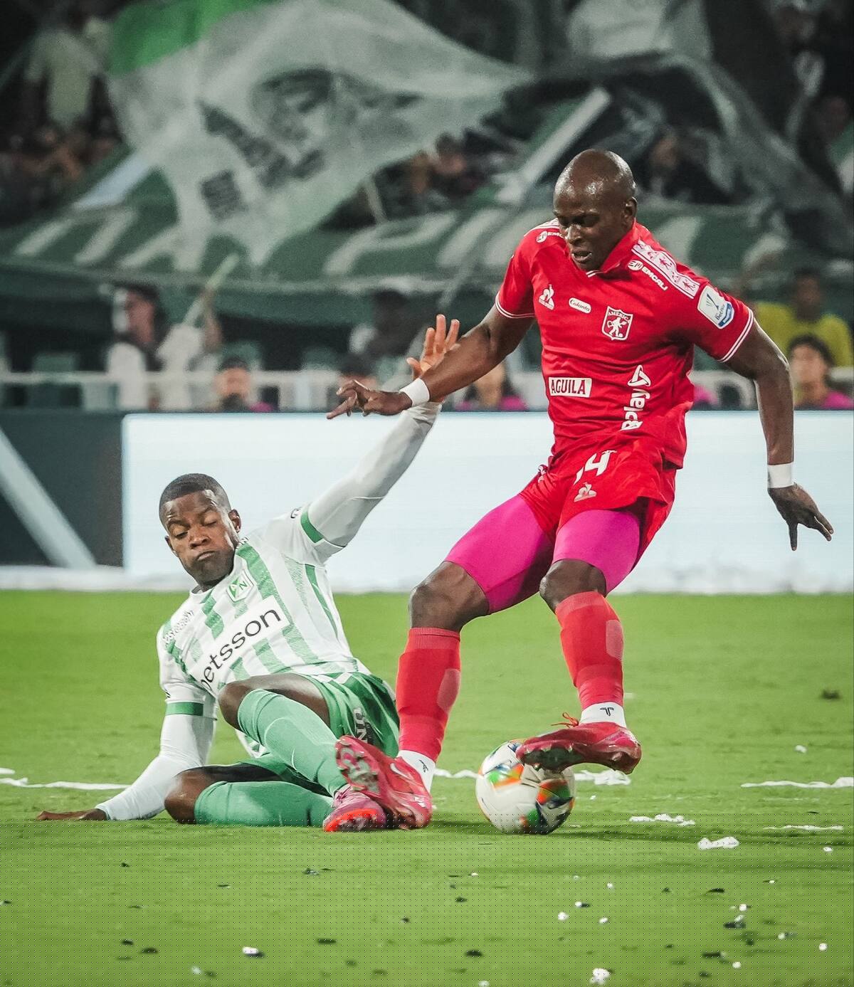 Atlético Nacional y América de Cali disputaron un muy parejo encuentro en los cuadrangulares semifinales. //Foto tomada de redes sociales: @AmericadeCali