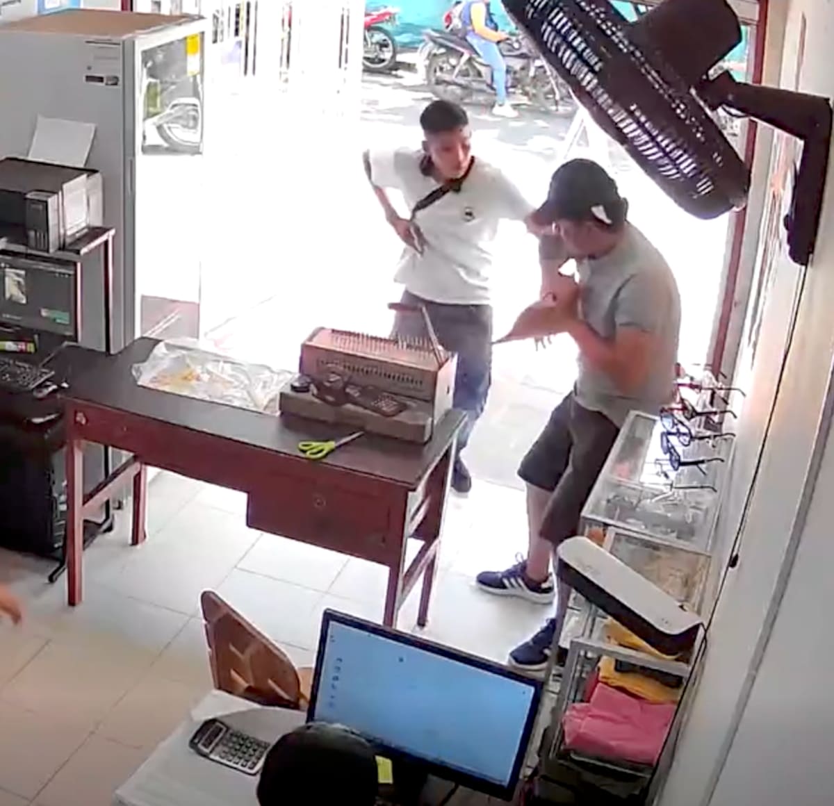 Con un arma de fuego en la mano delincuente despojó de 27 millones de pesos a ciudadano en Baranoa, Atlántico.//Cortesía Red de Cooperantes.