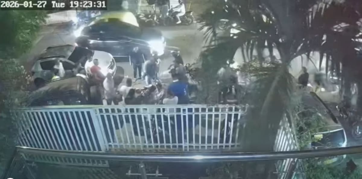 El frustrado robo ocurrió en la noche de este martes 27 de enero en un local de comidas rápidas en el barrio Pie de La Popa. //FOTO CAPTURA DE VIDEO.