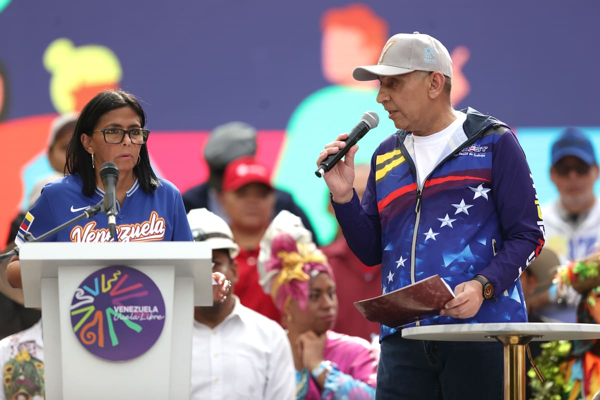 La presidenta encargada de Venezuela, Delcy Rodríguez, anunció un aumento del ingreso mínimo integral de los trabajadores del país, conformado por el salario y bonificaciones, a 240 dólares mensuales. // Foto: EFE/ Ronald Peña R