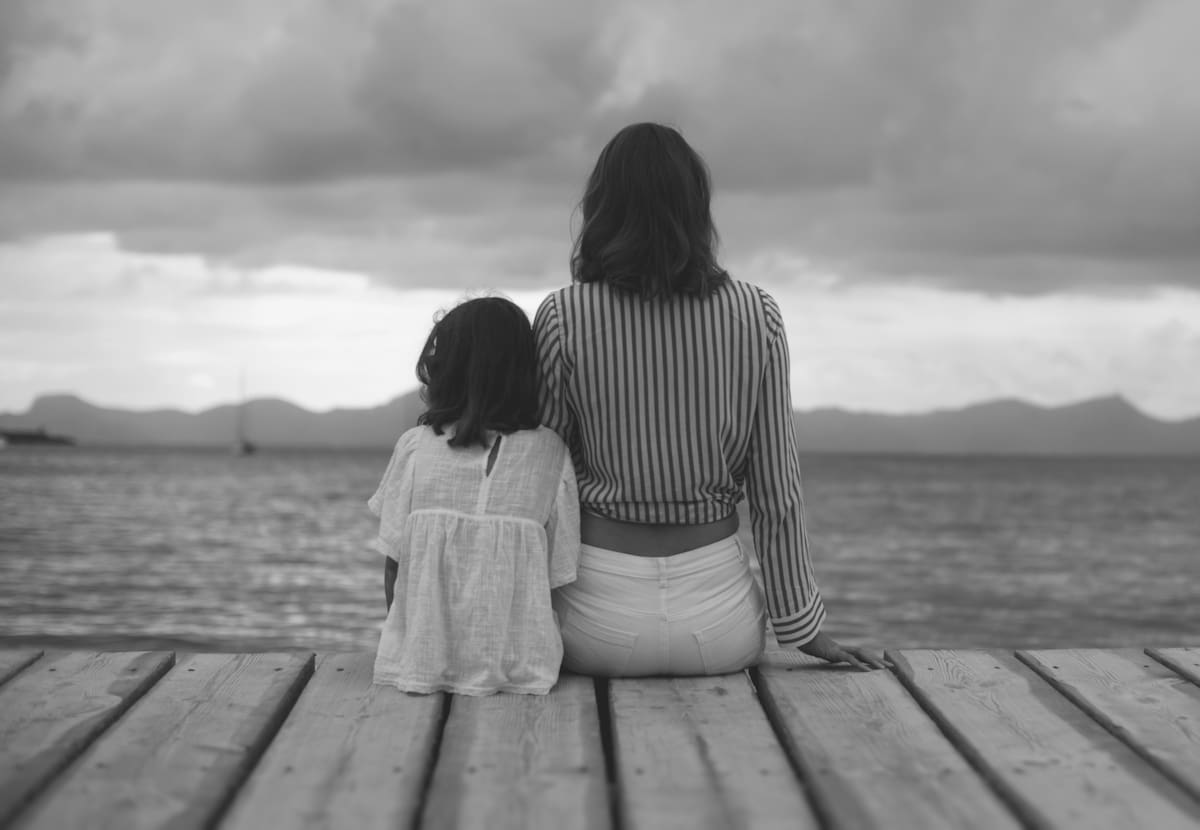 La ausencia materna no solo incide en la atención y crianza, sino que también puede influir en su educación, desarrollo emocional y participación en la sociedad - Unicef. // Foto: 123RF