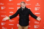 La historia del hijo de Sam Neill que dio en adopción y volvió a encontrar tras 25 años