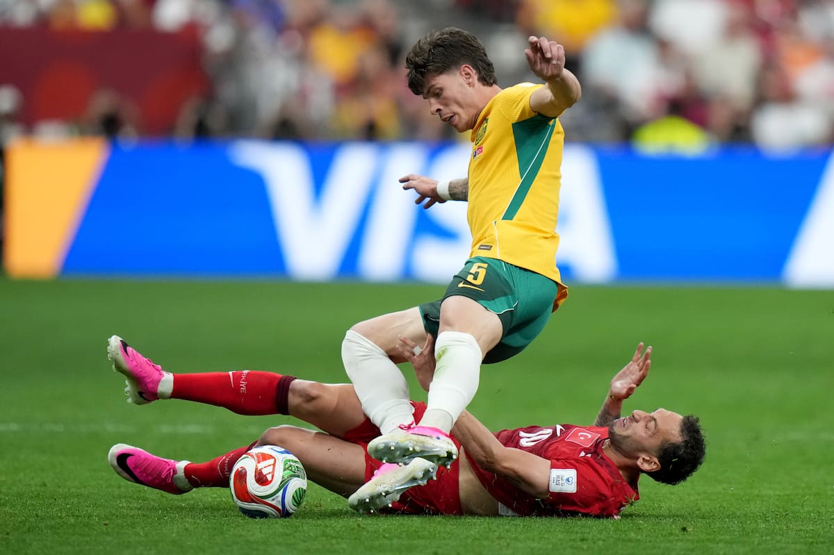 Turquía no pudo ante la buena defensa de Australia en el partido por el Grupo D del Mundial. //Foto, AP: Darryl Dyck/The Canadian Press