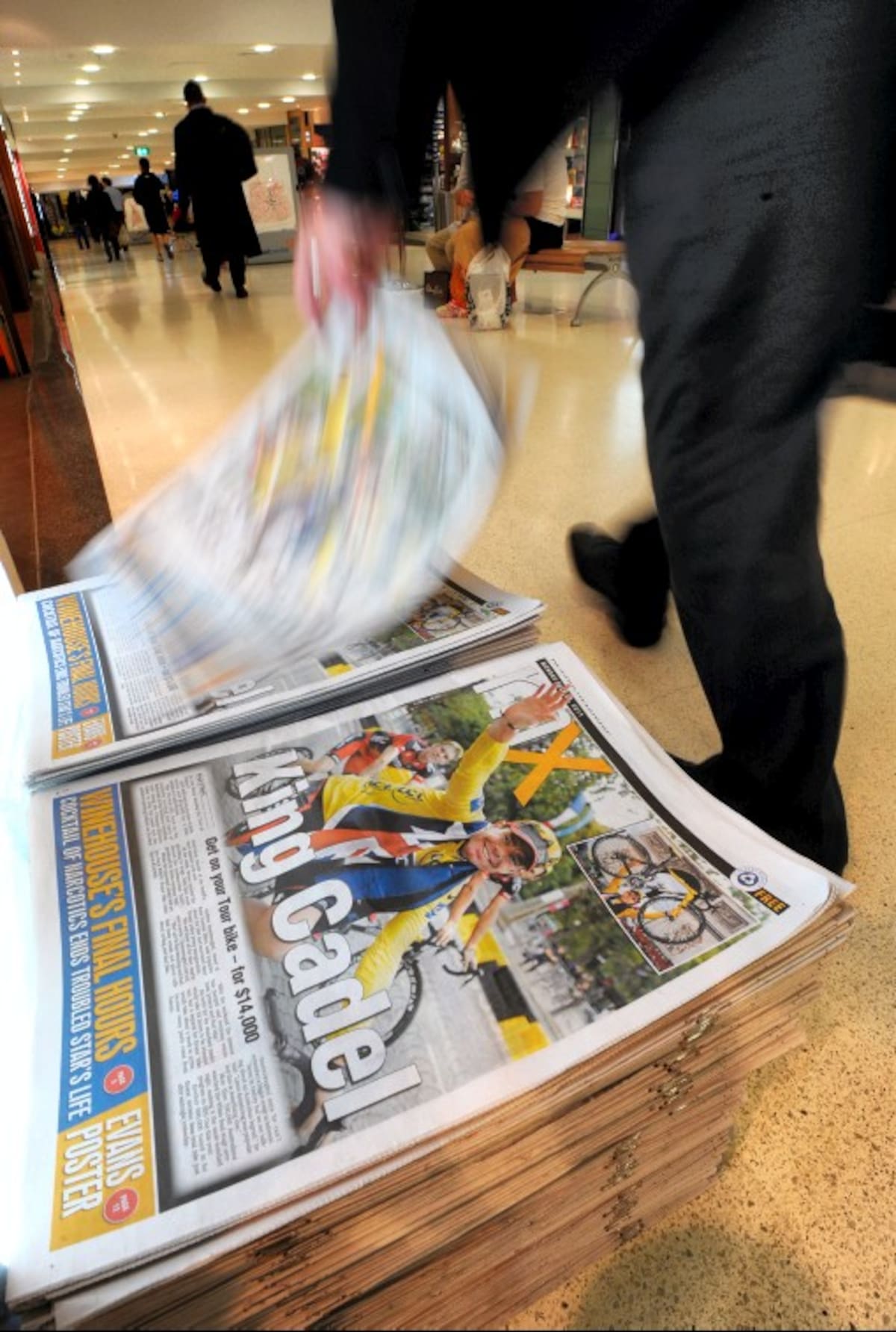 La prensa de Australia registró en gran forma la hazaña de Cadel Evans. AFP