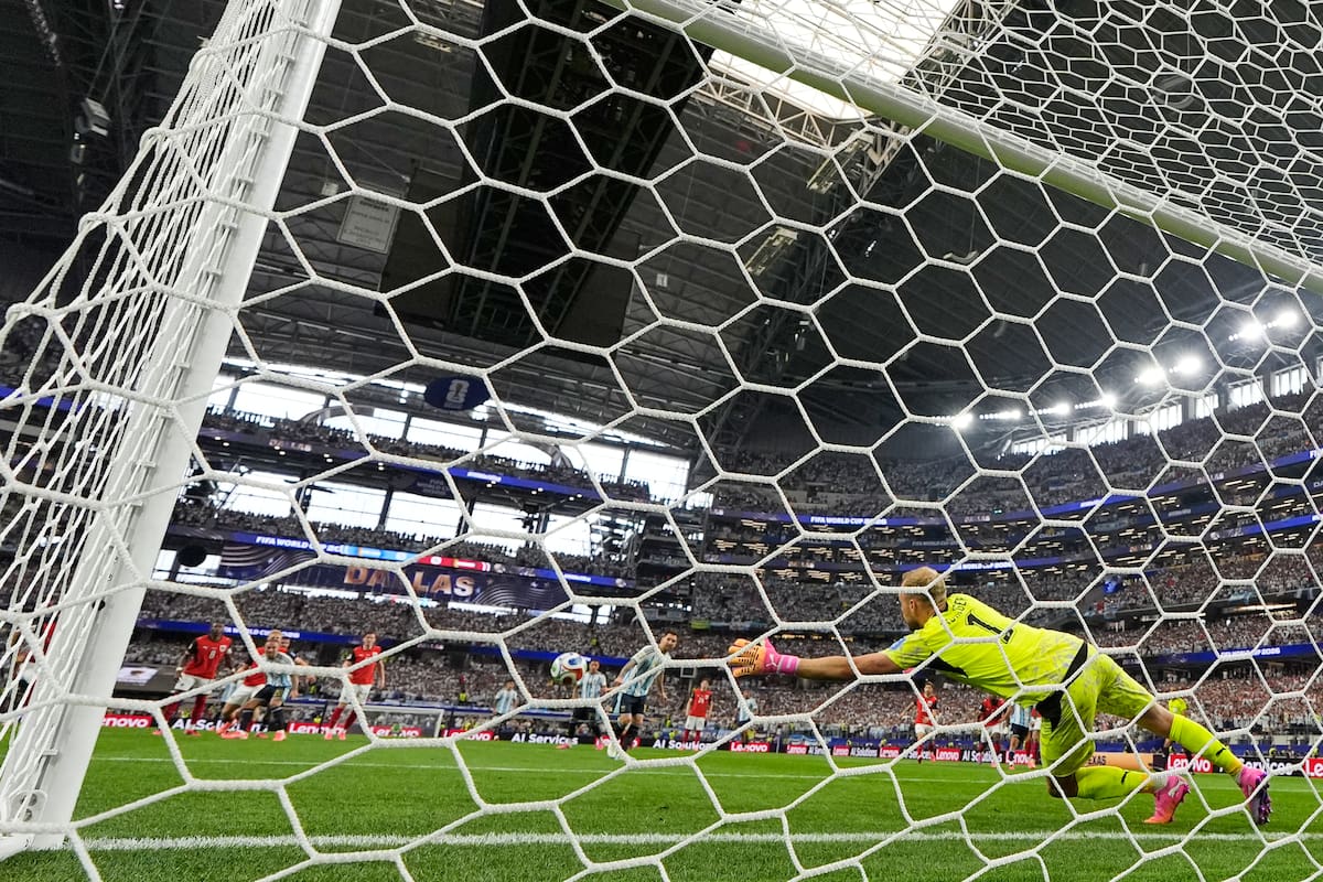 Video: vea una y otra vez el penal que botó Lionel Messi ante Austria