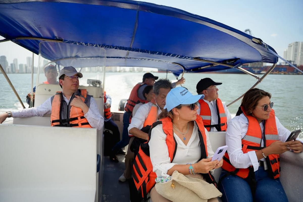 Autoridades hicieron un recorrido por el borde costero de la bahía de Cartagena. // Foto: Alcaldía de Cartagena