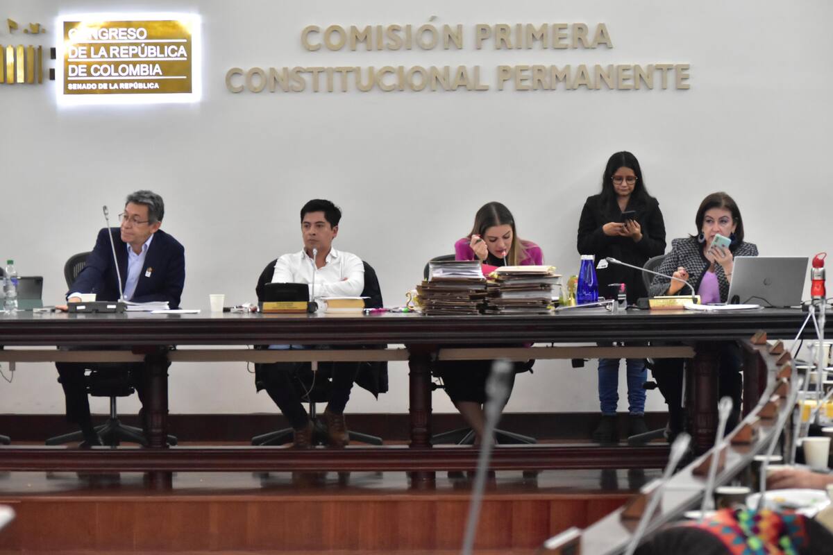 Reforma política en el limbo tras caos en Comisión del Senado