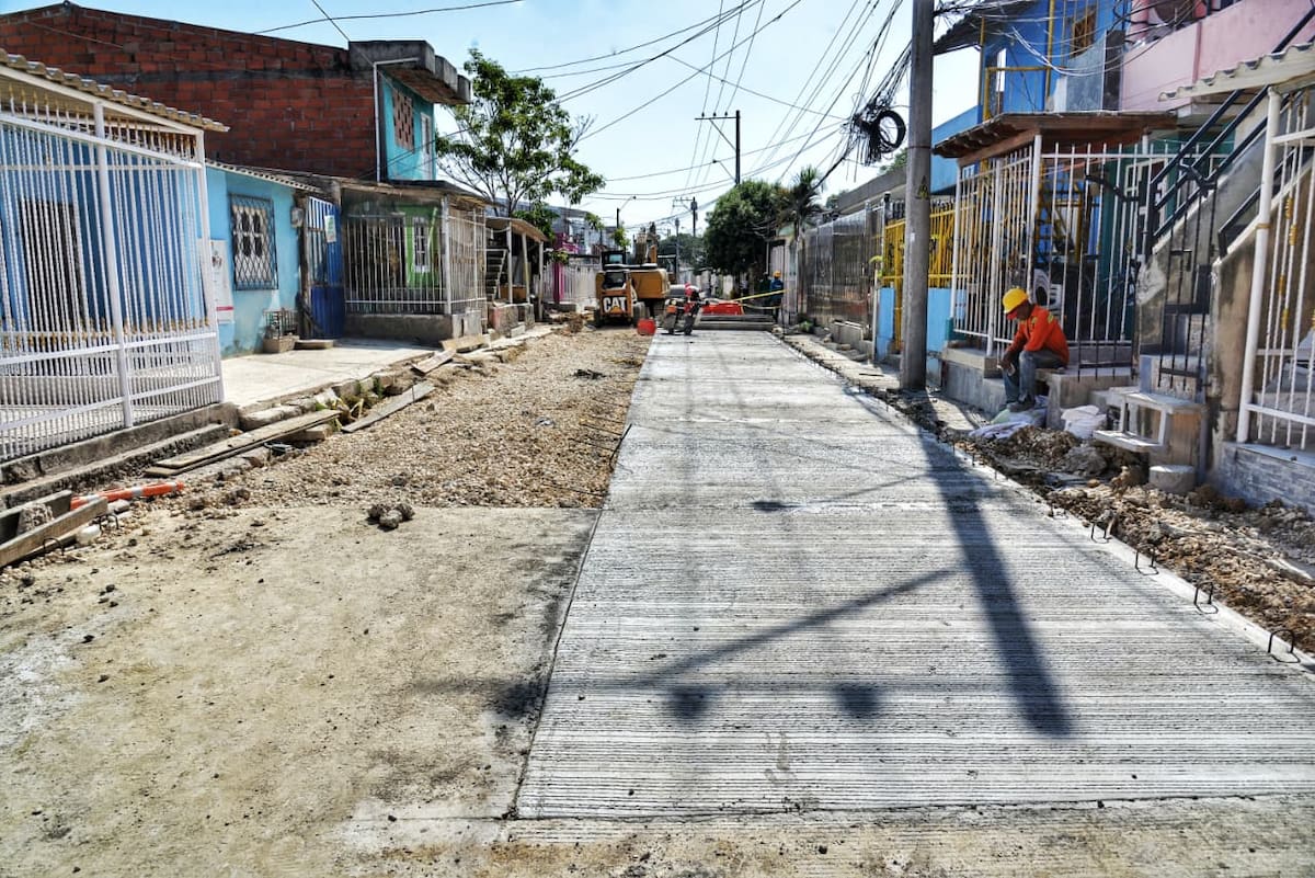 Avanza la pavimentación de calles en El Pozón. // Foto: cortesía Alcaldía de Cartagena