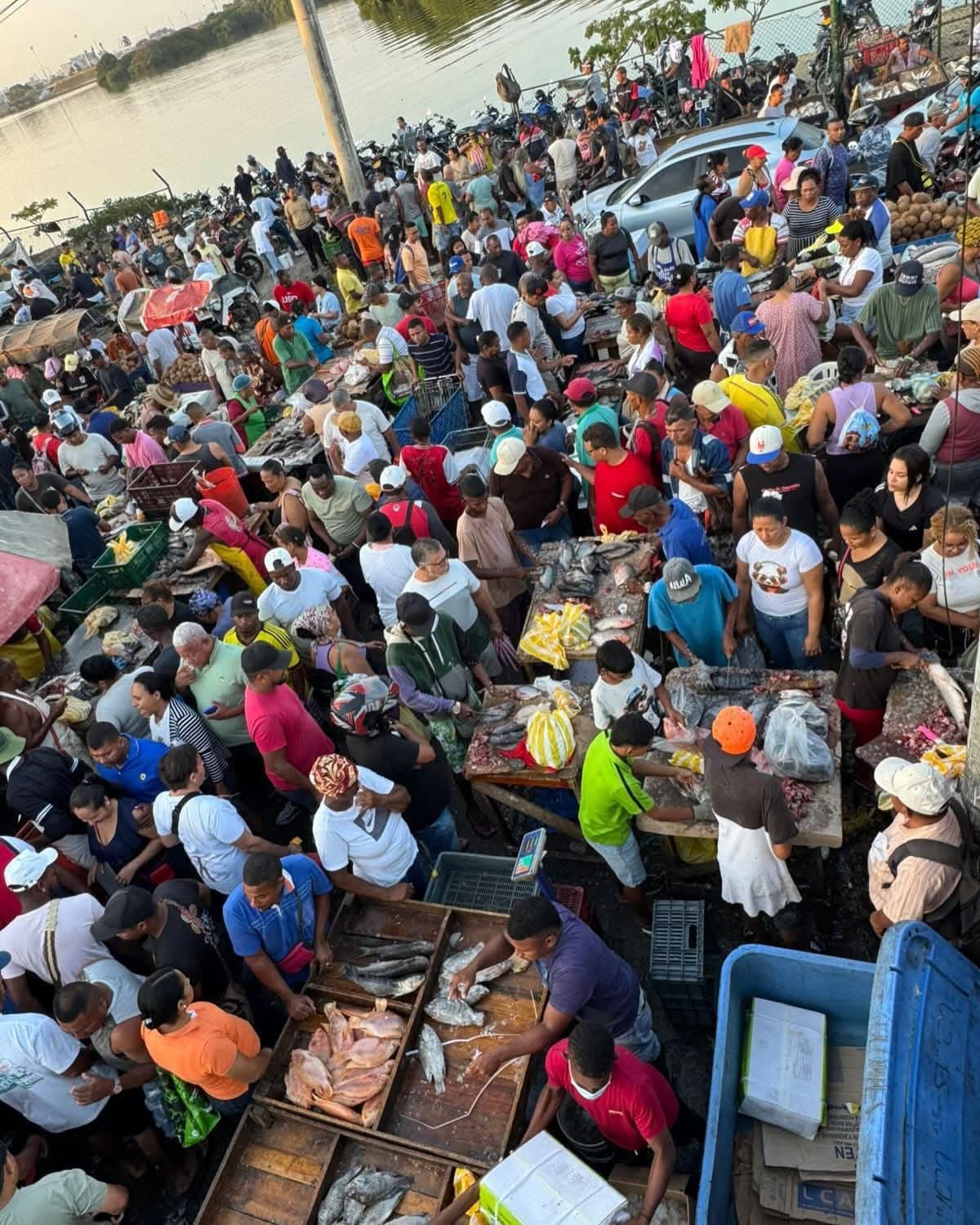 Ciudadanos reportan colapso de la Avenida del Lago durante el Jueves Santo. // Foto: cortesía