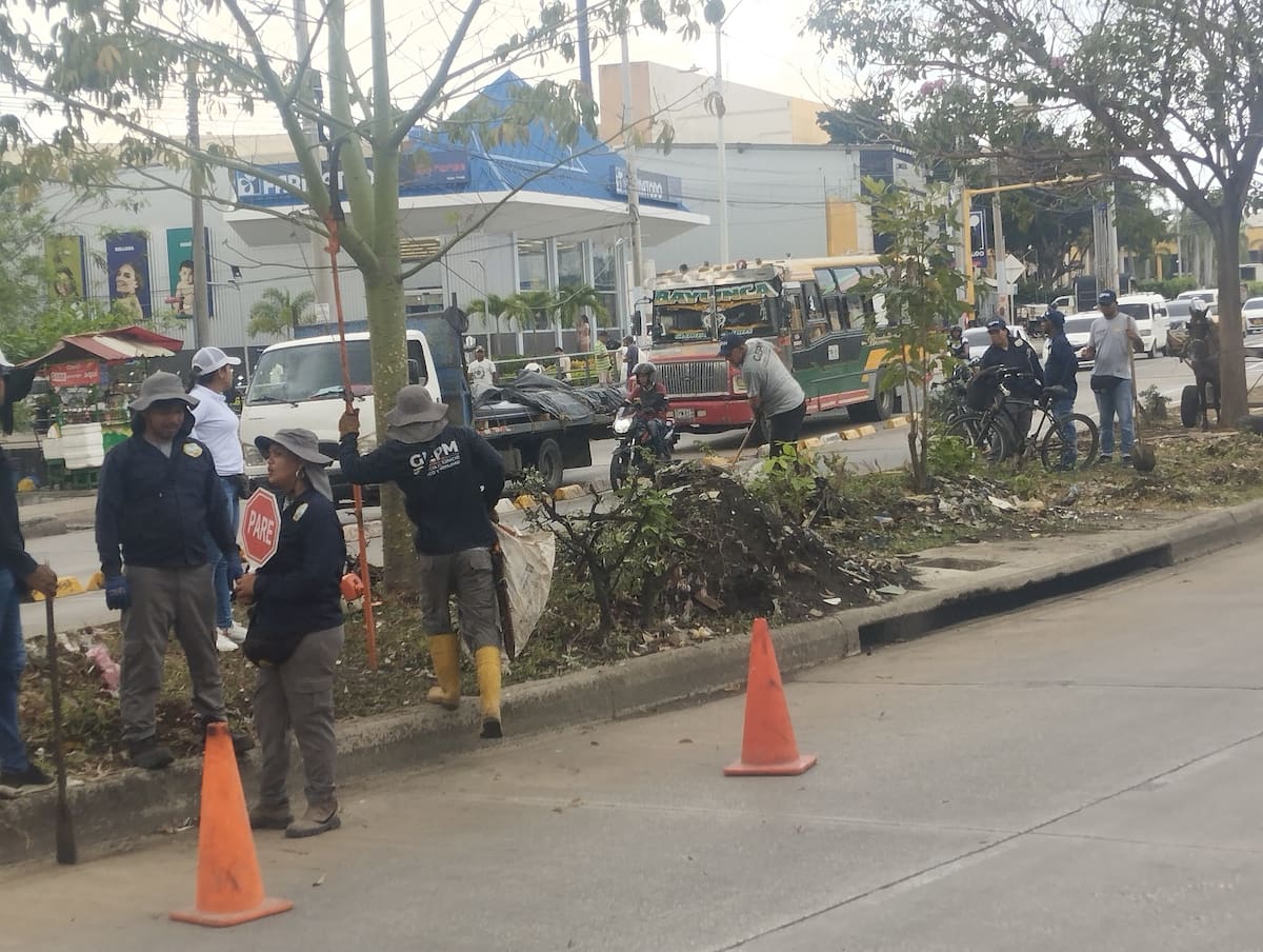 El Distrito ejecuta labores de revitalización en la avenida Pedro de Heredia. // Foto: Oscar Diaz.