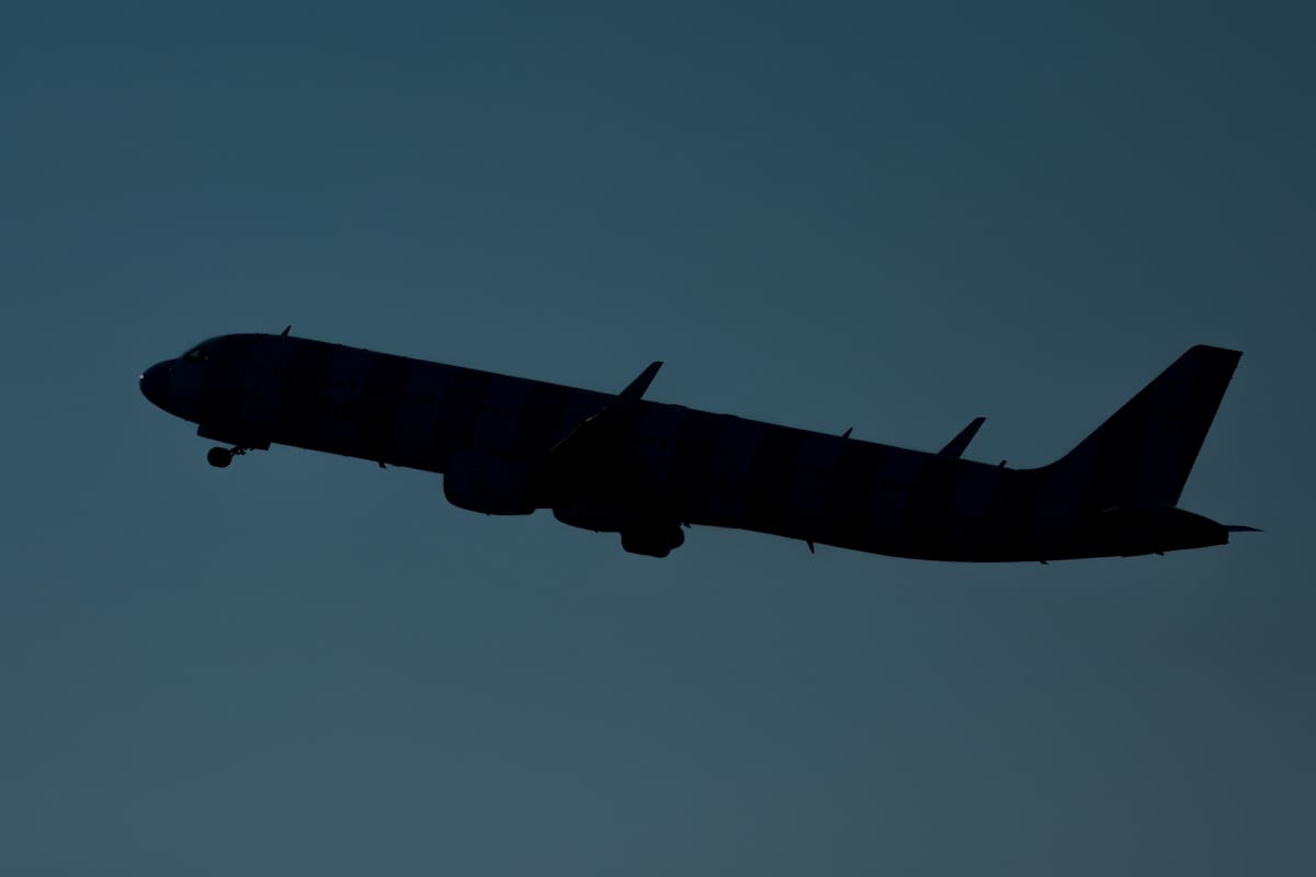 La reconocida aerolínea de bajo costo que suspenderá vuelos y dejará de operar