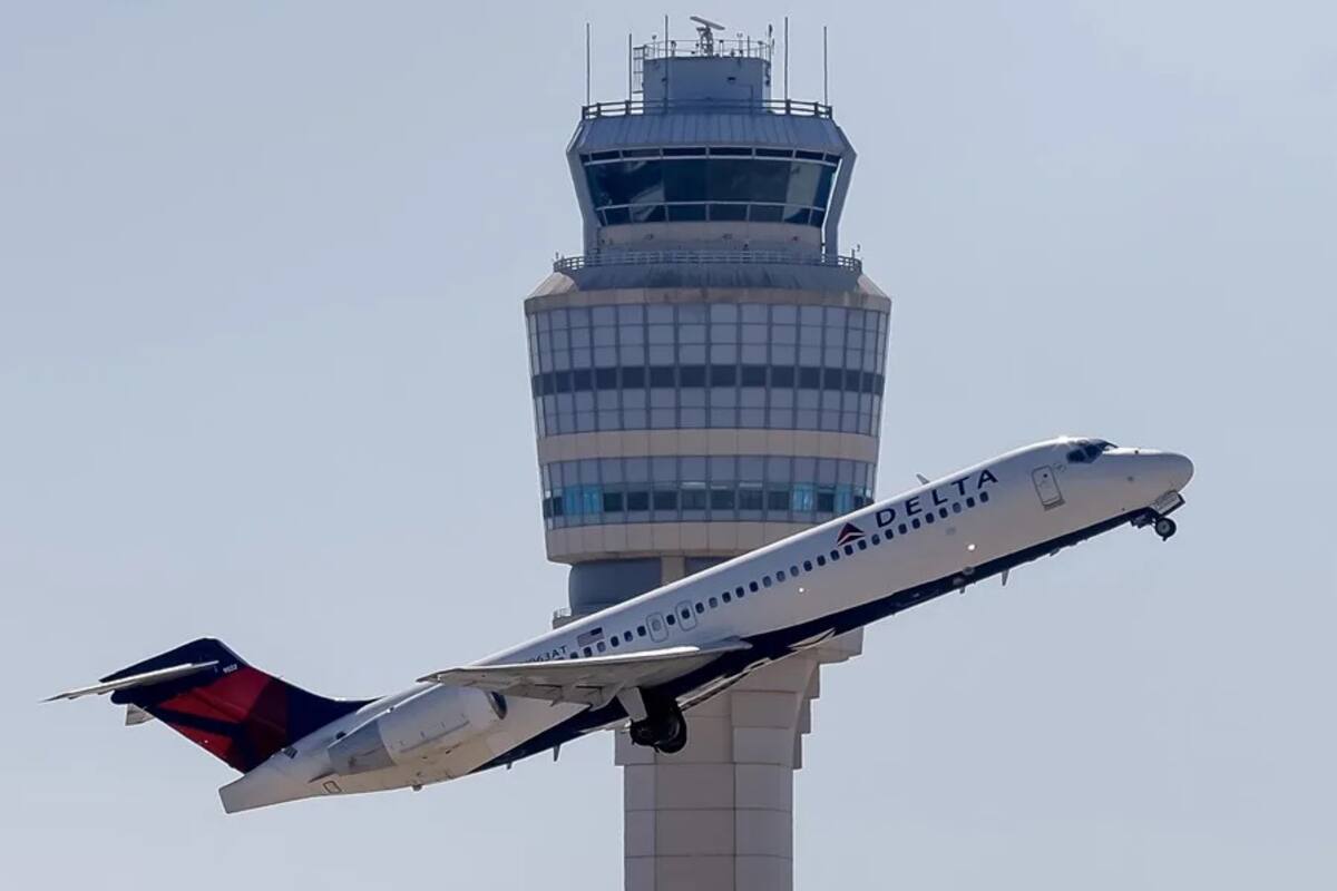 Pánico en vuelo: explota motor de avión tras despegar de Sao Paulo