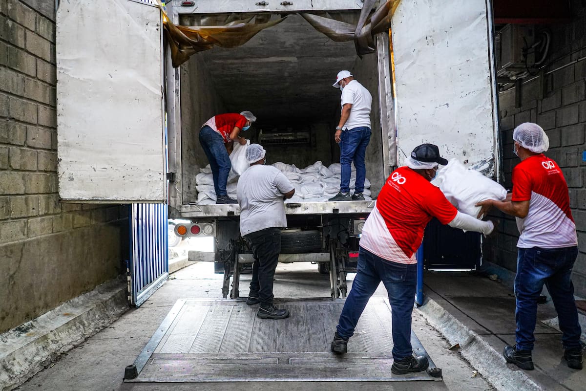 Alcaldía de Cartagena envía alimentos y agua potable a damnificados en Montería