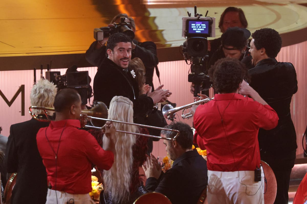 El artista Bad Bunny ofreció mensaje de unidad y respeto que ya genera repercusión internacional durante la ceremonia 68 de los Grammy Awards.