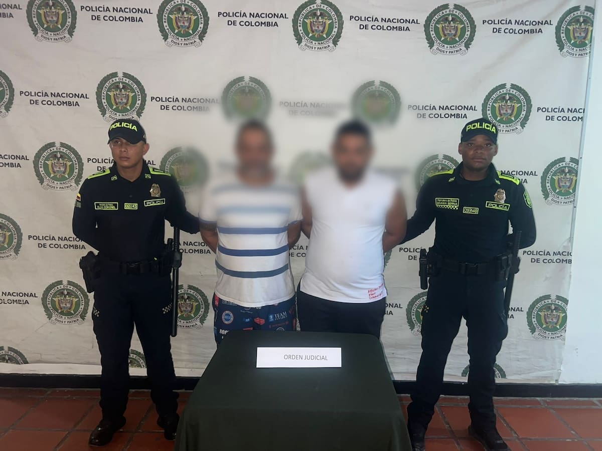 Integrantes de la banda “Los Carroñeros” capturados por su presunta participación en el hurto. // FOTO: POLICÍA NACIONAL.
