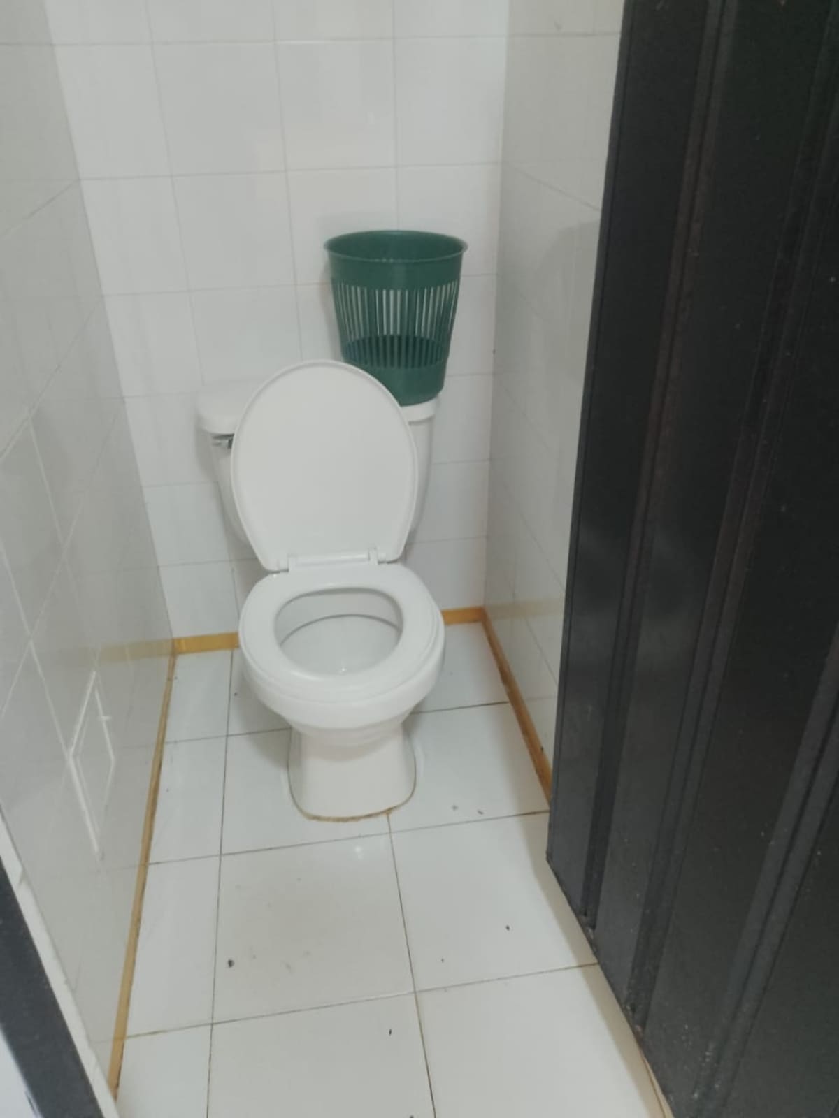 Baños de la sede Membrillal del colegio San Francisco de Asís, en Cartagena. // Foto: cortesía