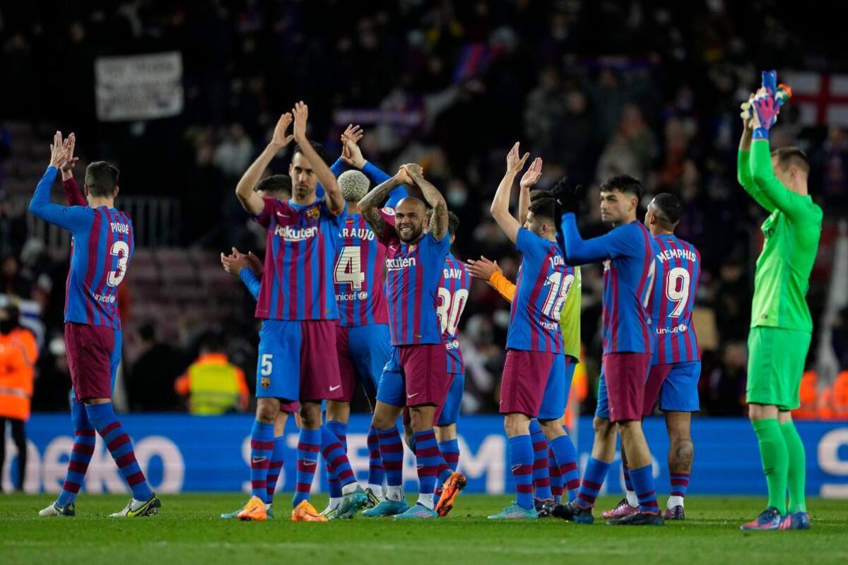Una genialidad de Pedri pone al Barça segundo