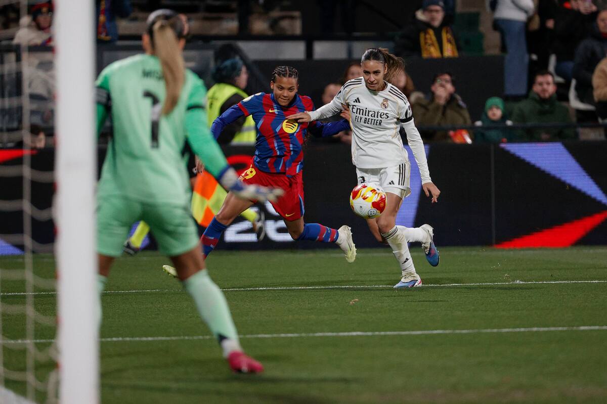 Barcelona y Real Madrid disputaron una pareja final de la Supercopa de España. //Foto, EFE: Manuel Bruque.
