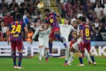 Barcelona y Real Madrid se enfrentan en un Clásico definitivo: hora y dónde ver