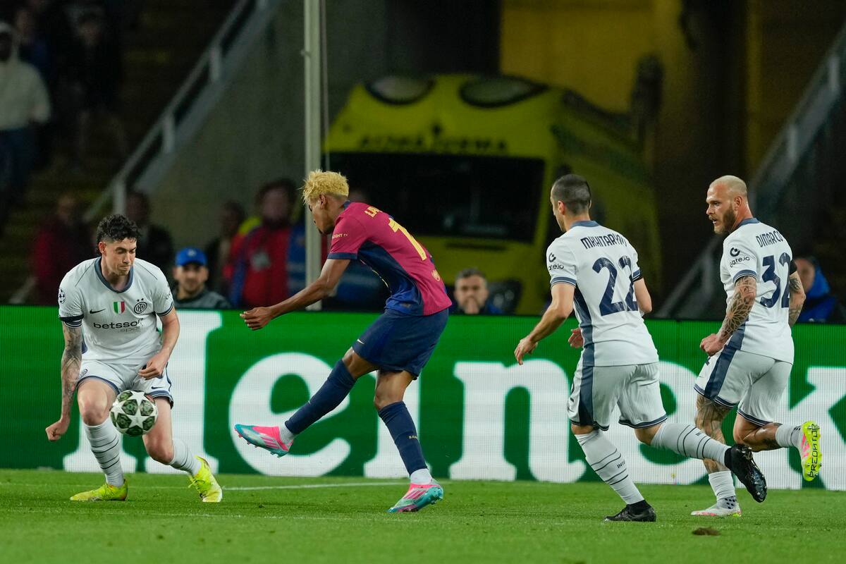 Lamine Yamal vivió una noche estelar en el partido de ida de la UEFA Champions League entre Barcelona e Inter. //EFE