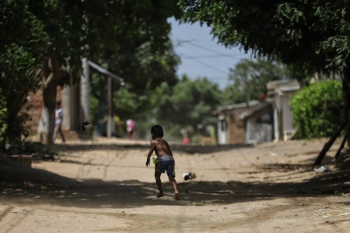 La pobreza monetaria disminuye en Colombia y se ubica en el 33 % en 2023