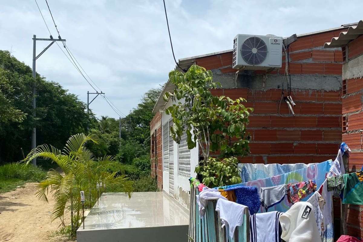 Barrio Nueva Esperanza, en Santa Ana, ya cuenta con conexión eléctrica segura