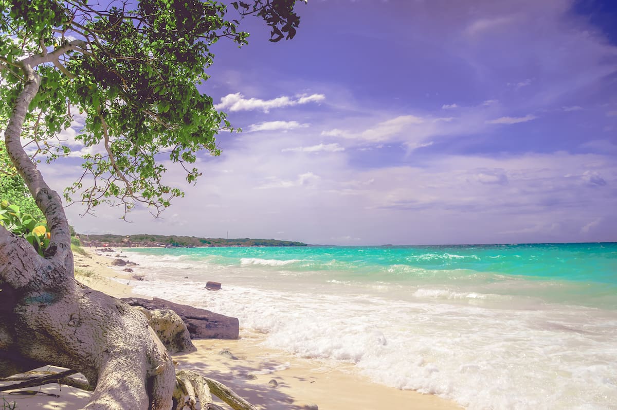 Hermoso cielo y hermoso mar en Playa Blanca, en Barú.