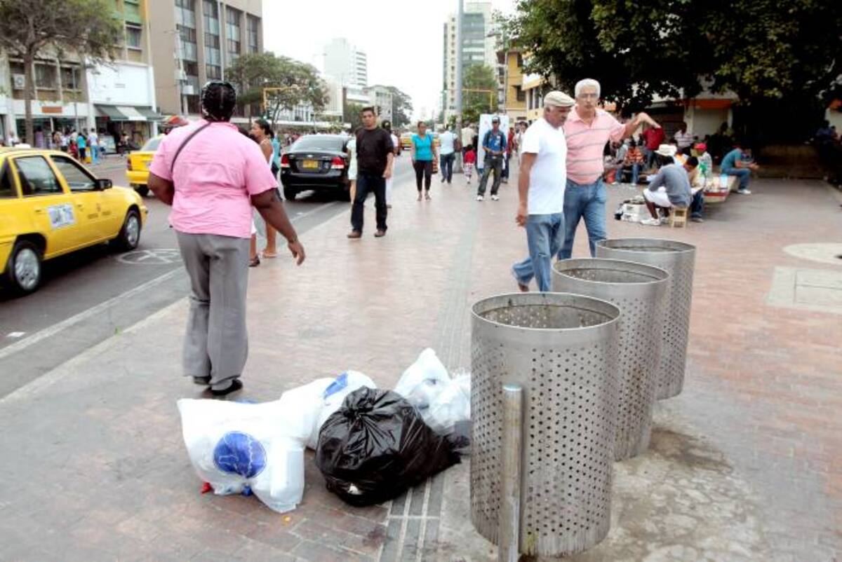 Se generan focos de basura en el centro de la ciudad por falta de consciencia ciudadana. cortesía