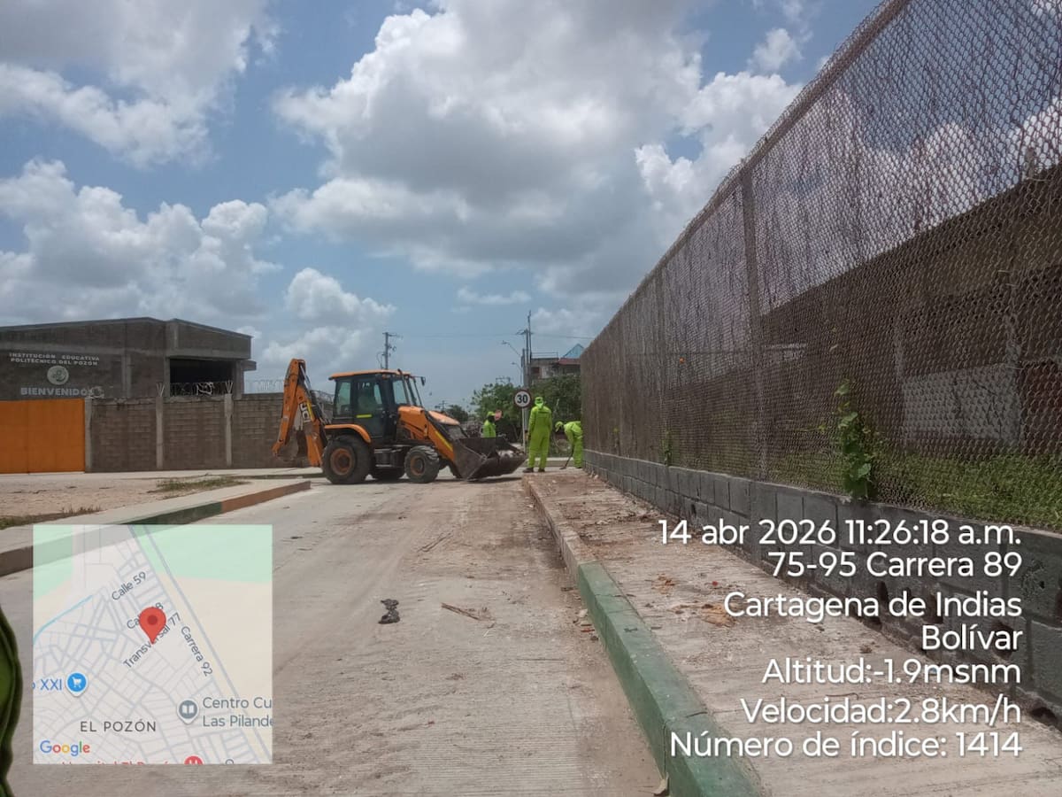 Jornada de limpieza en el punto crítico de desechos que se encuentra frente al Instituto Educativo El Seminario sede El Pozón y diagonal al Politécnico El Pozón