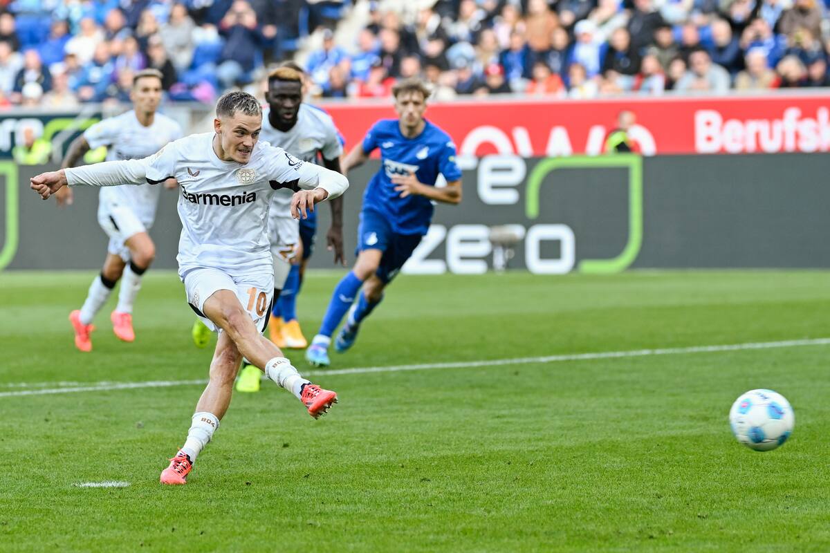 Florian Wirtz anotó un tanto de penalti en la victoria del Bayer Leverkusen. //AP