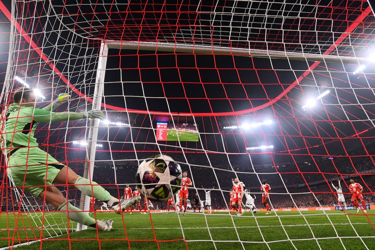 El portero alemán Manuel Neuer no tuvo uno de sus mejores partidos contra Real Madrid en la vuelta de la Champions League. //Foto, AP: Tom Weller
