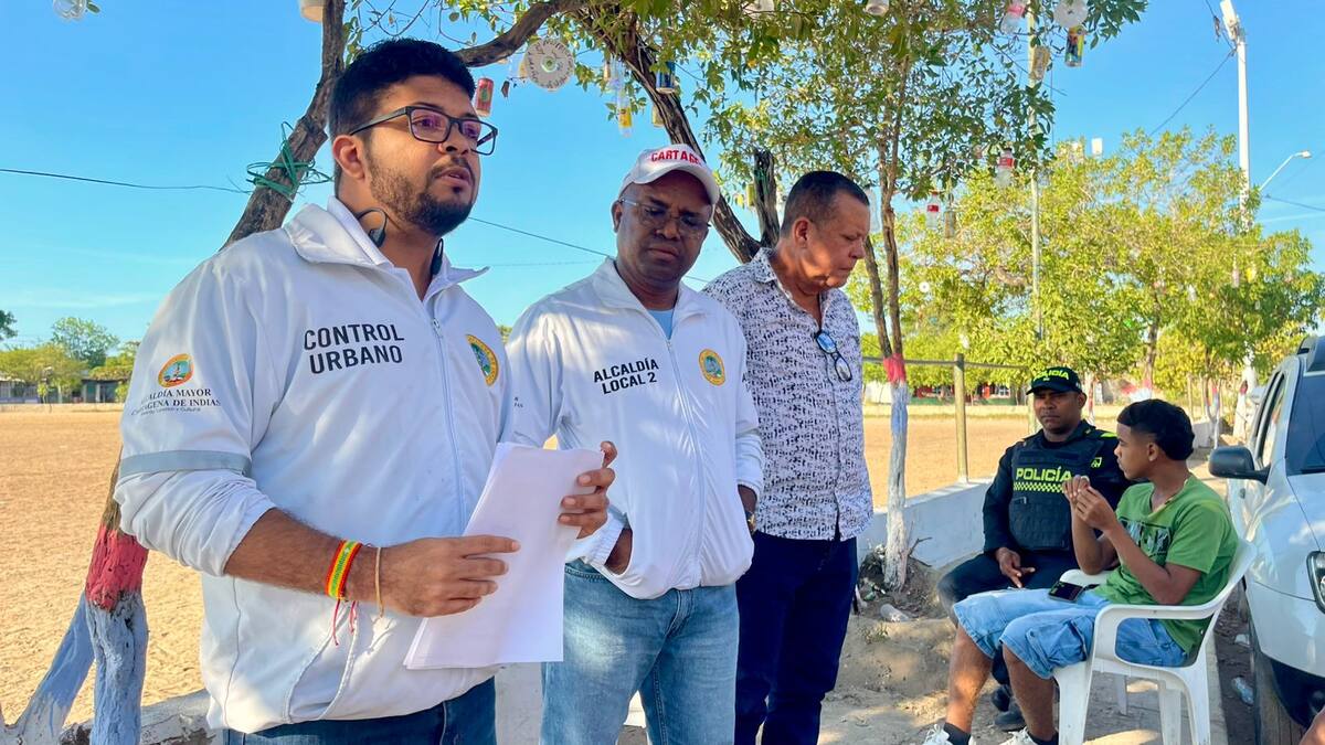La Dirección de Control Urbano de la Alcaldía de Cartagena, tomó posesión de la cancha del corregimiento de Bayunca, para construir un nuevo polideportivo. // Foto: Cortesía - Alcaldía de Cartagena.
