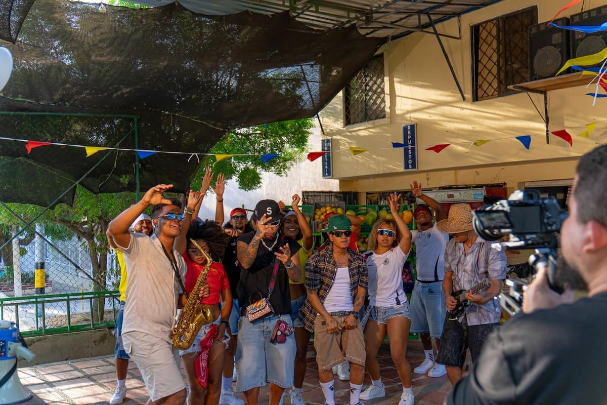 Champeta, dancehall y cumbia: así suena “Toque Toque” de Bazurto All Stars y RAYO. //Foto: Cortesía.