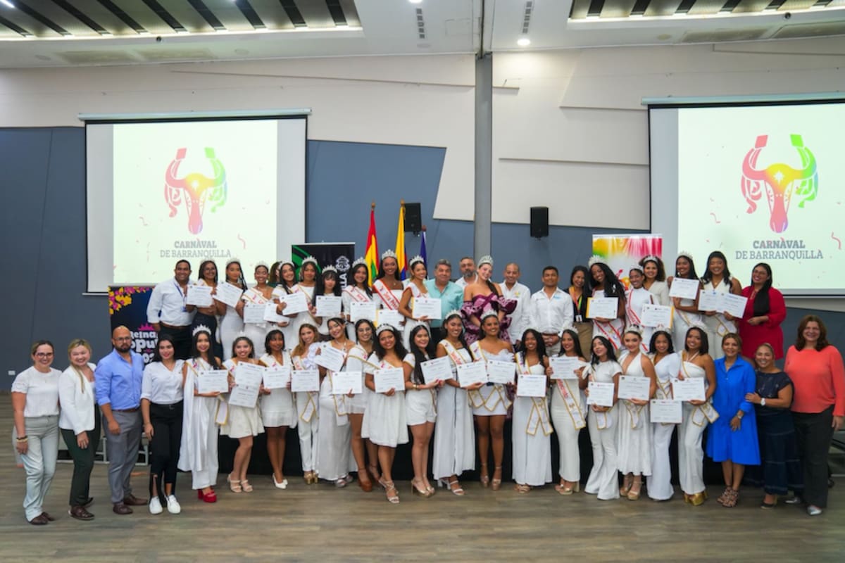El plan de becas para las reinas populares es una iniciativa que se articula con el Plan de Desarrollo de la Alcaldía de Barranquilla al promover oportunidades de educación, inclusión y fortalecimiento de capacidades para jóvenes, contribuyendo a su desarrollo integral y proyecto de vida.//Cortesía Carnaval de Barranquilla.