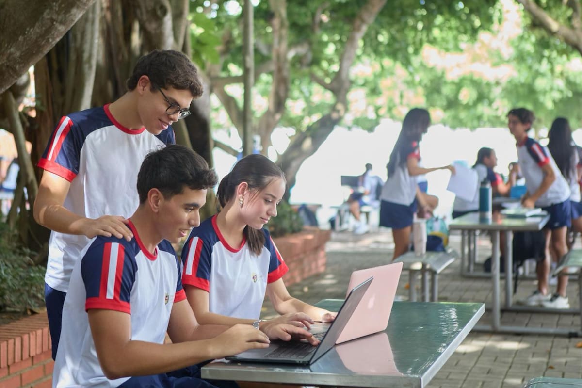 ¡Atención! Becas completas internacionales para jóvenes excepcionales