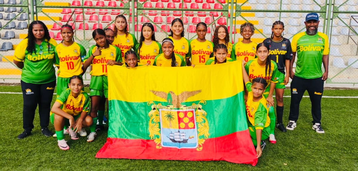 Bolívar también ganó la categoría prejuvenil en el fútbol femenino de los Juegos Intercolegiados en la fase regional. //CORTESÍA