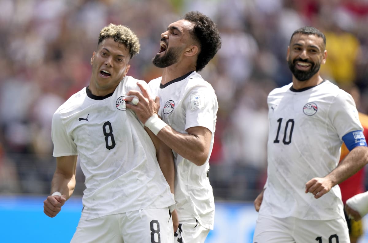 El egipcio Emam Ashour (I) puso a celebrar a su país con un tremendo golazo. //Foto, EFE: STEPHEN BRASHEAR