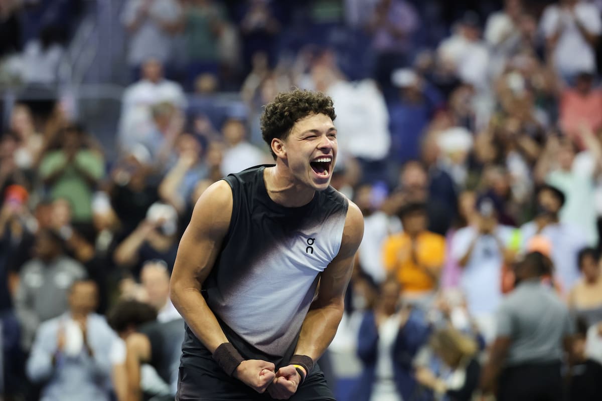 El estadounidense Ben Shelton dio un golpe sobre la mesa al vencer en los cuartos de final al español Carlos Alcaraz. //Foto, AP: Heather Khalifa