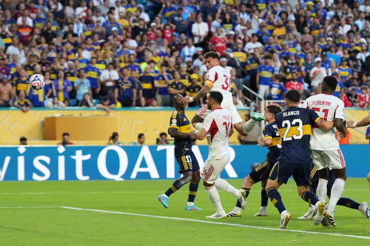 Nicolás Otamendi fue el encargado de salvar al Benfica de la caída frente a Boca Juniors. //Foto, AP: Rebecca Blackwell