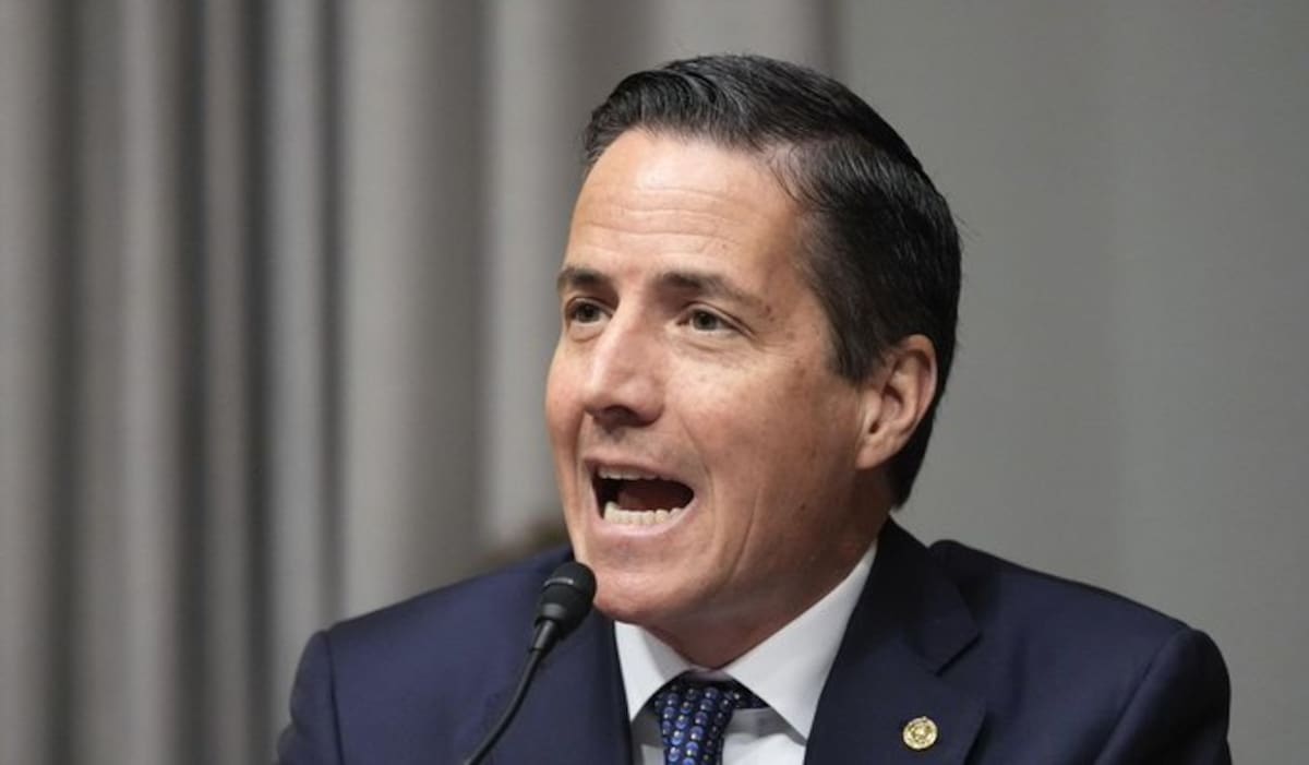 Senador de EE. UU. advierte sobre politización del juicio contra Álvaro Uribe.