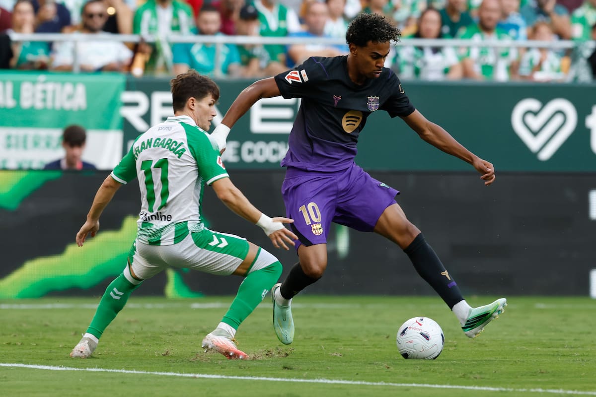 Barcelona despluma al Betis y sigue cabalgando en LaLiga de España