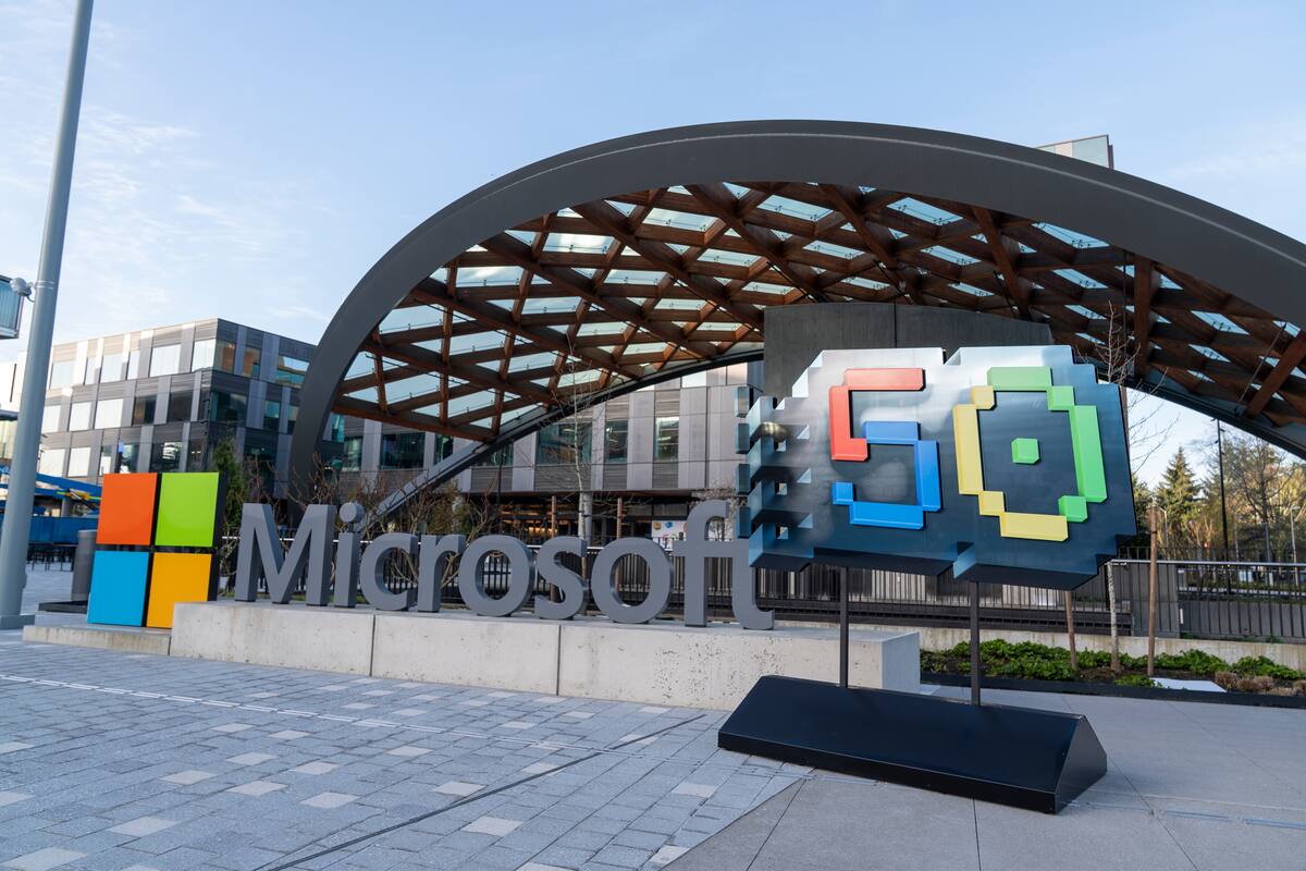 Fotografía del logo de Microsoft durante la celebración de los 50 años este viernes en la sede de la empresa en Seattle (Estados Unidos). EFE/ Angel Colmenares