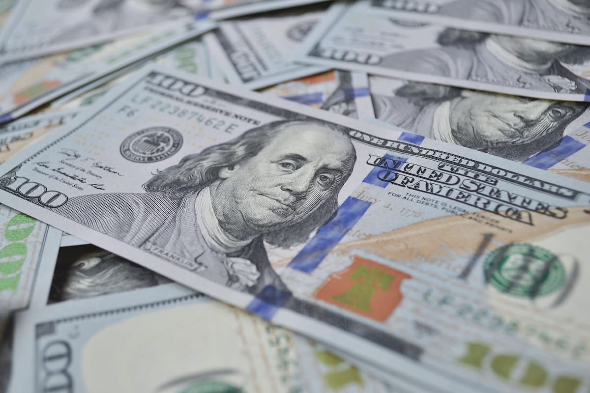 Dólar en Colombia retrocede y abre a la baja este miércoles 6 de abril